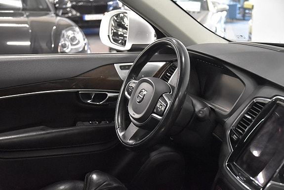 Volvo XC90 9 of 28