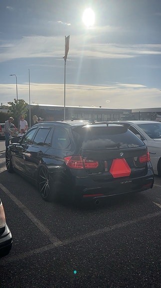 BMW 318d 4 of 5