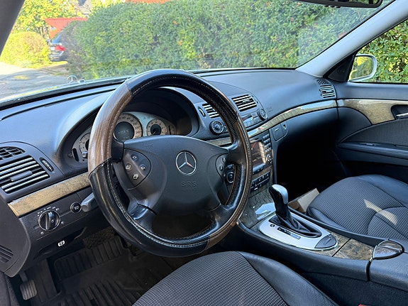 Mercedes-Benz E200 4 of 13