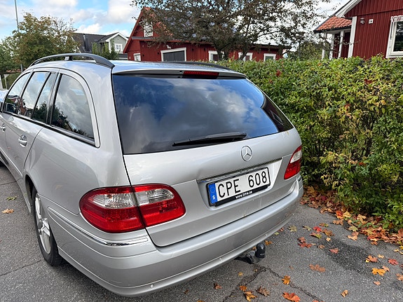 Mercedes-Benz E200 9 of 13