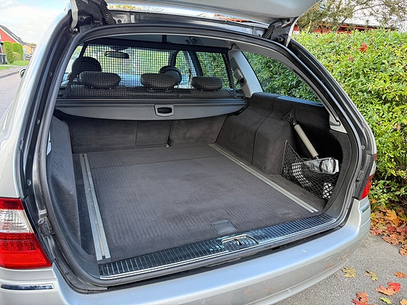 Mercedes-Benz E200 7 of 13