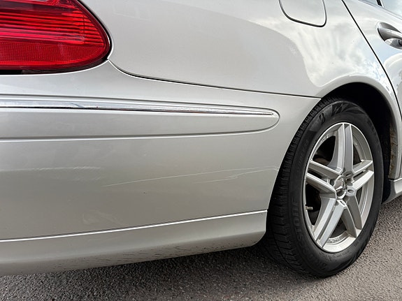 Mercedes-Benz E200 11 of 13