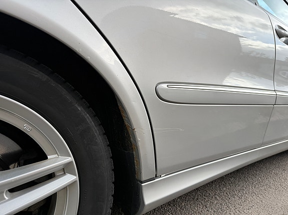 Mercedes-Benz E200 12 of 13