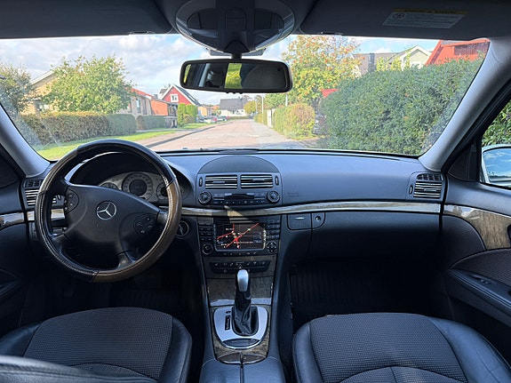 Mercedes-Benz E200 5 of 13