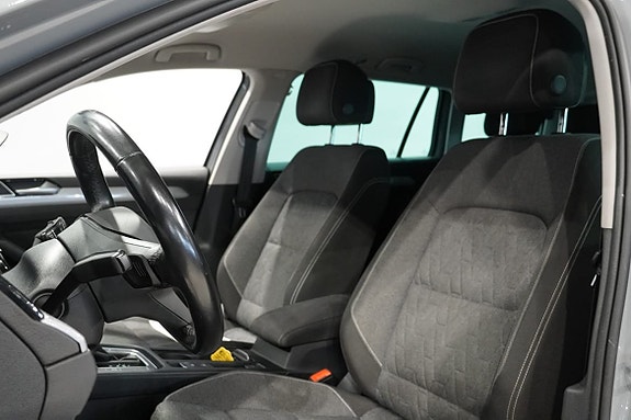 Volkswagen Passat 7 of 25