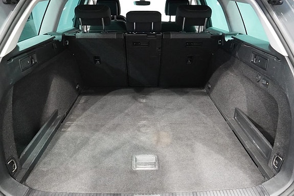 Volkswagen Passat 23 of 25