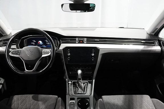 Volkswagen Passat 18 of 25