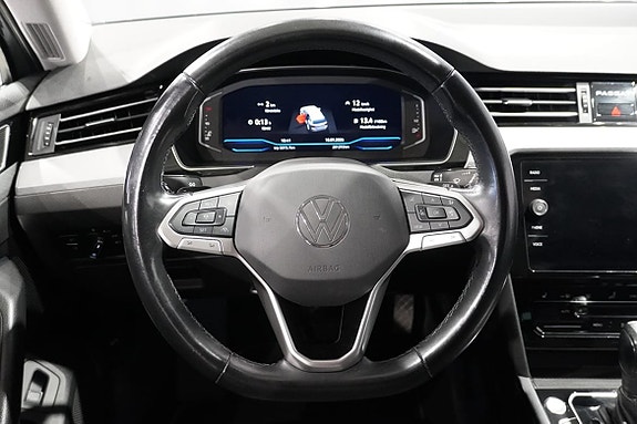 Volkswagen Passat 19 of 25