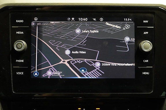 Volkswagen Passat 15 of 25