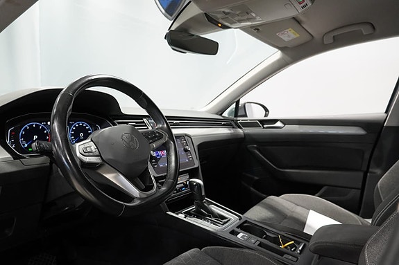 Volkswagen Passat 9 of 25