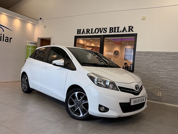 Toyota Yaris 8 of 18