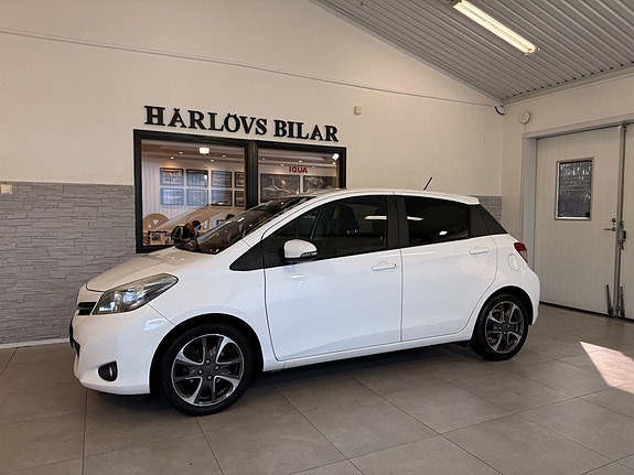 Toyota Yaris 3 of 18