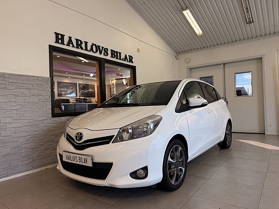 Toyota Yaris 10 of 18