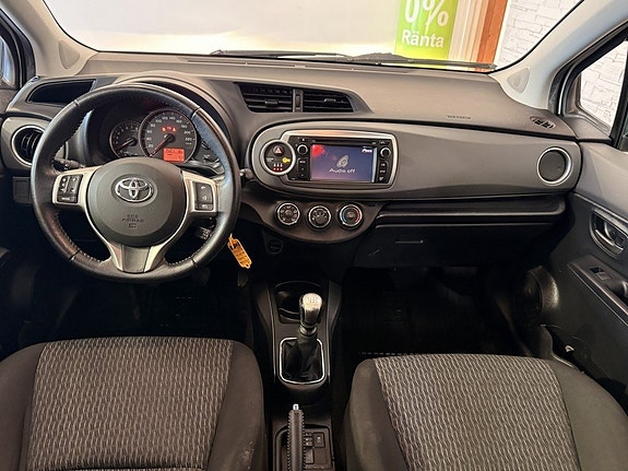Toyota Yaris 14 of 18