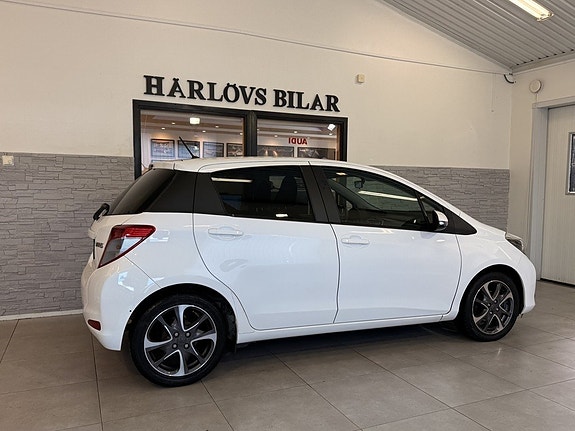 Toyota Yaris 6 of 18