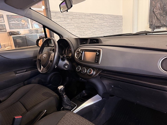 Toyota Yaris 11 of 18