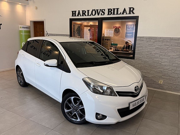 Toyota Yaris 9 of 18