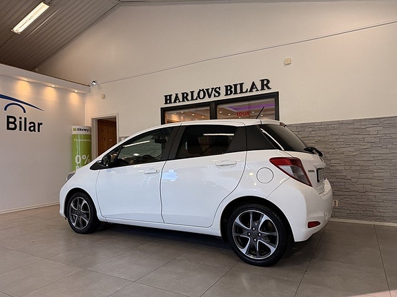 Toyota Yaris 5 of 18