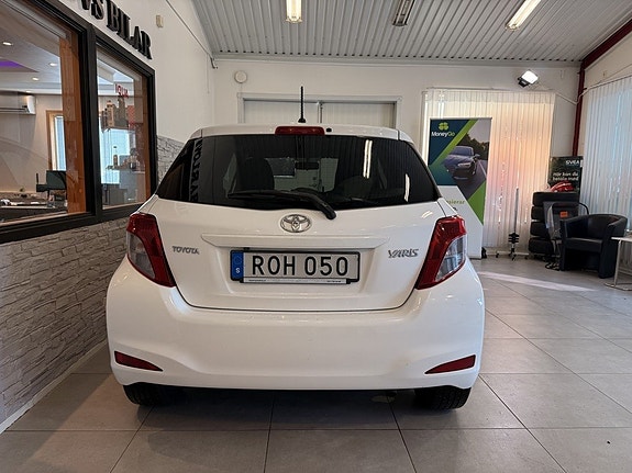 Toyota Yaris 18 of 18