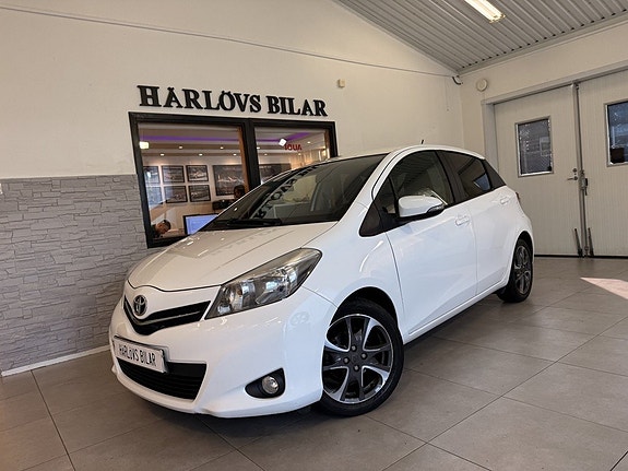 Toyota Yaris 7 of 18