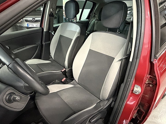 Renault Clio 9 of 18
