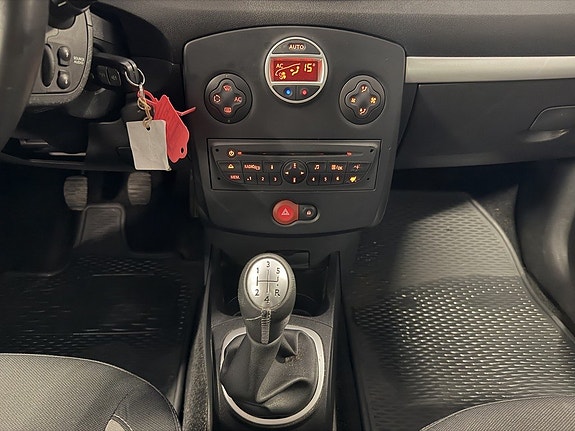 Renault Clio 15 of 18