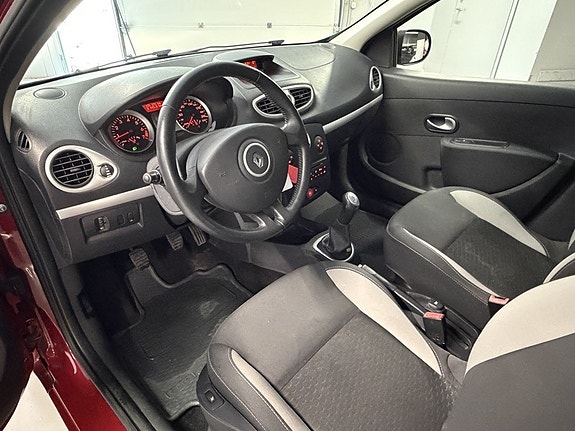 Renault Clio 8 of 18