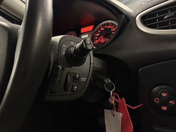 Renault Clio 12 of 18