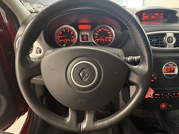 Renault Clio 10 of 18