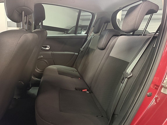 Renault Clio 17 of 18