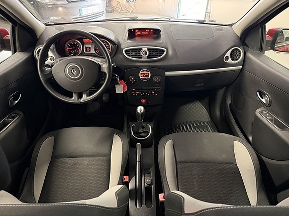 Renault Clio 13 of 18