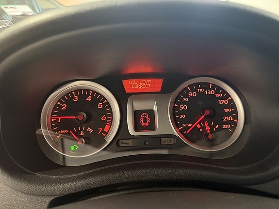Renault Clio 11 of 18