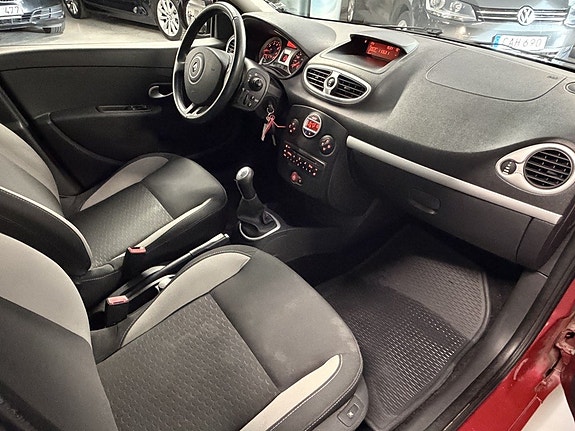 Renault Clio 16 of 18