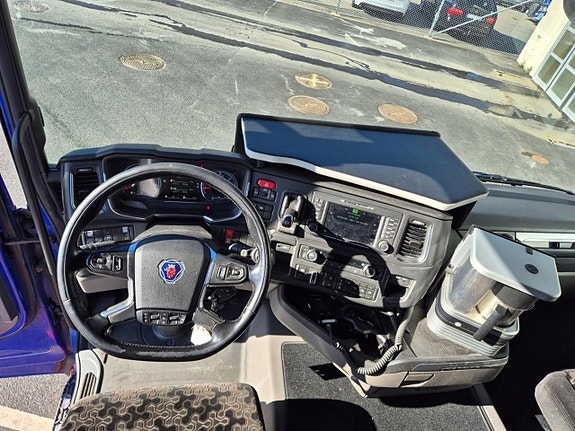 Scania R450 A6x2NB 8 of 11