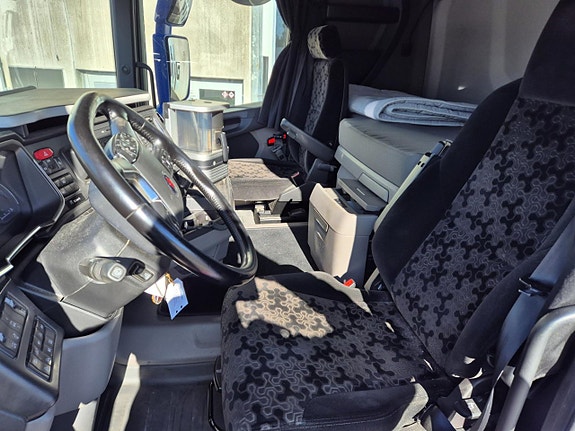 Scania R450 A6x2NB 7 of 11