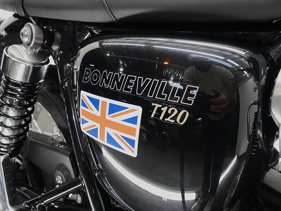 Triumph Bonneville T120 6 of 10