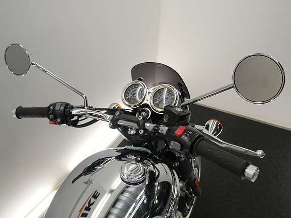 Triumph Bonneville T120 4 of 10