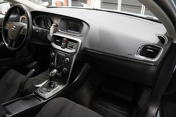 Volvo V40 Cross Country 8 of 19