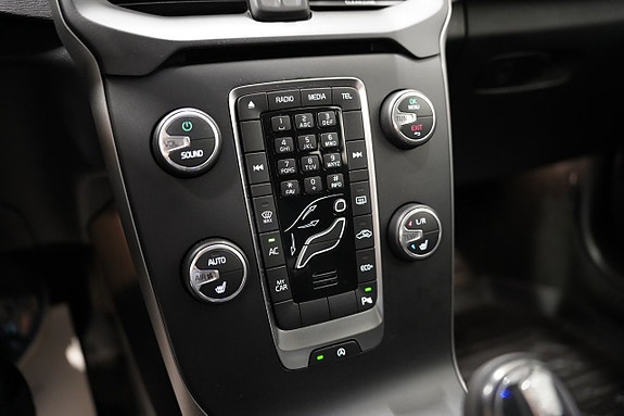 Volvo V40 Cross Country 13 of 19