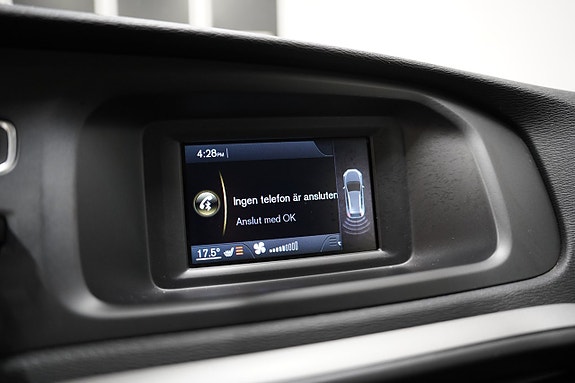 Volvo V40 Cross Country 14 of 19