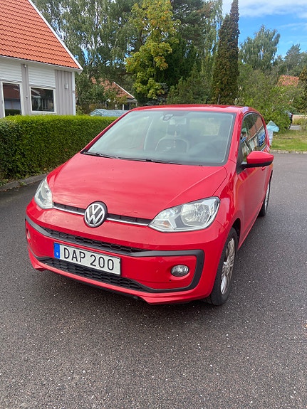 Volkswagen UP! 2 of 7