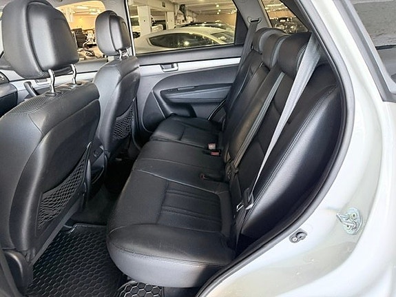 Kia Sorento 8 of 12