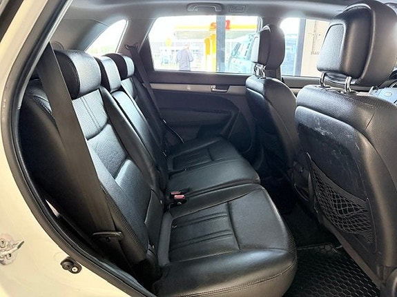 Kia Sorento 9 of 12