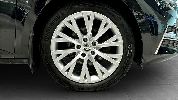 Skoda Superb 9 of 12