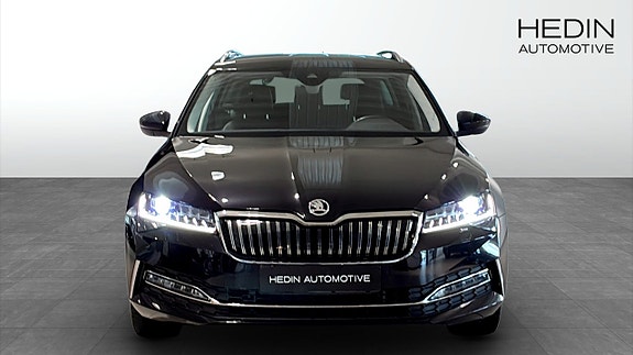 Skoda Superb 8 of 12