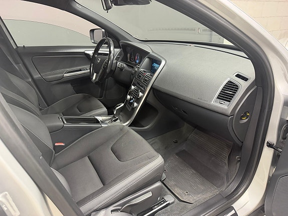Volvo XC60 13 of 20