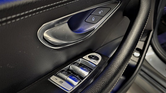 Mercedes-Benz E220 14 of 27