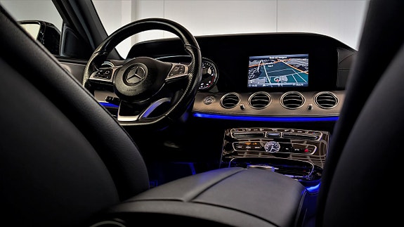 Mercedes-Benz E220 13 of 27