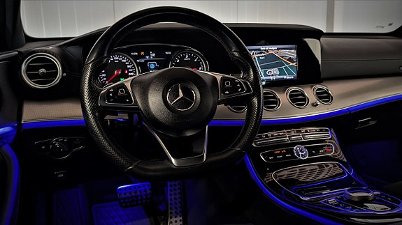 Mercedes-Benz E220 12 of 27