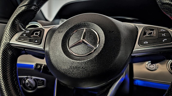 Mercedes-Benz E220 11 of 27